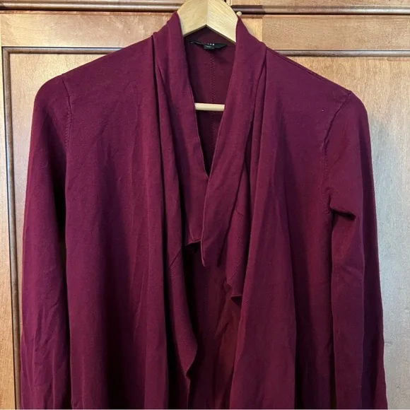 Guess Sweater - Picture 4 of 10